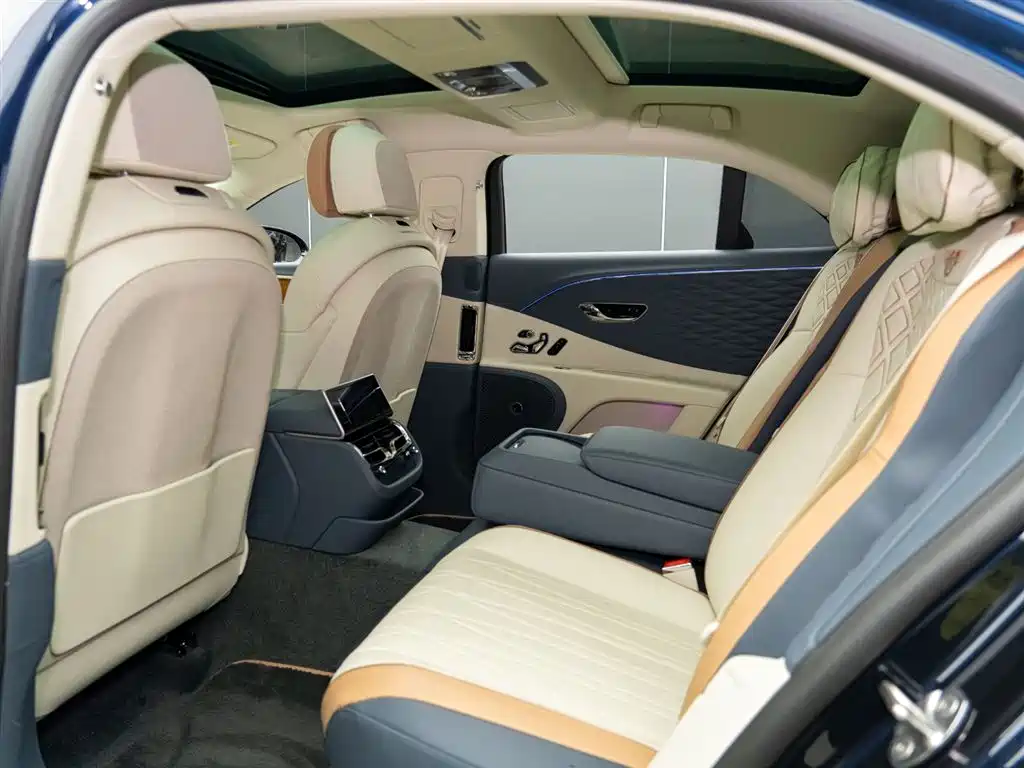 Bentley Flying Spur PHEV 2023 — фото 12