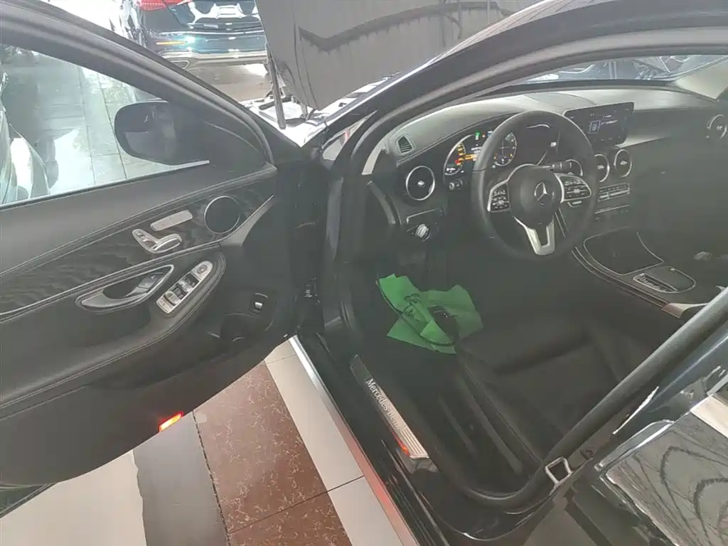 Mercedes-Benz C-Class 2019 — фото 16