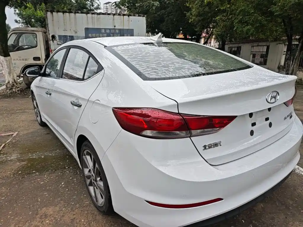 Hyundai Elantra 2016 — фото 5
