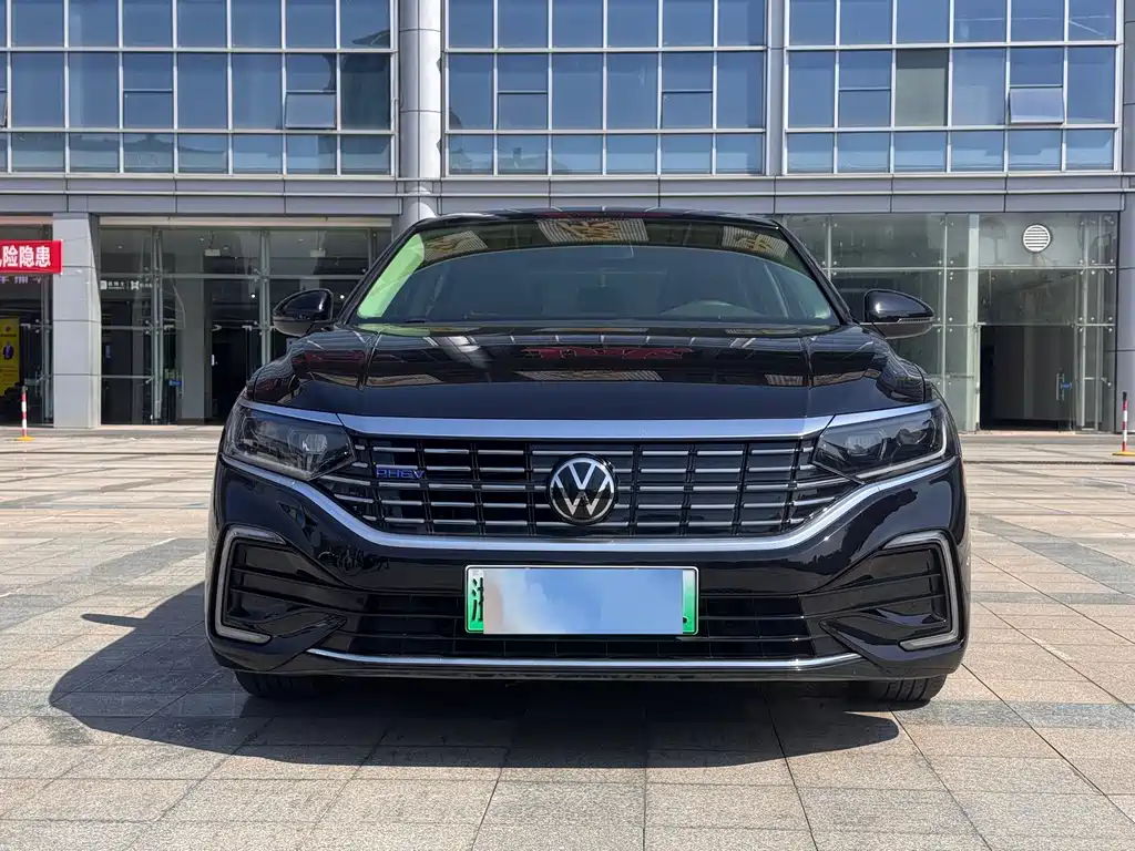 Volkswagen Passat PHEV 2023 — фото 2