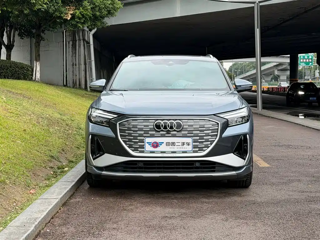 Audi Q4 e-tron 2025 — фото 2