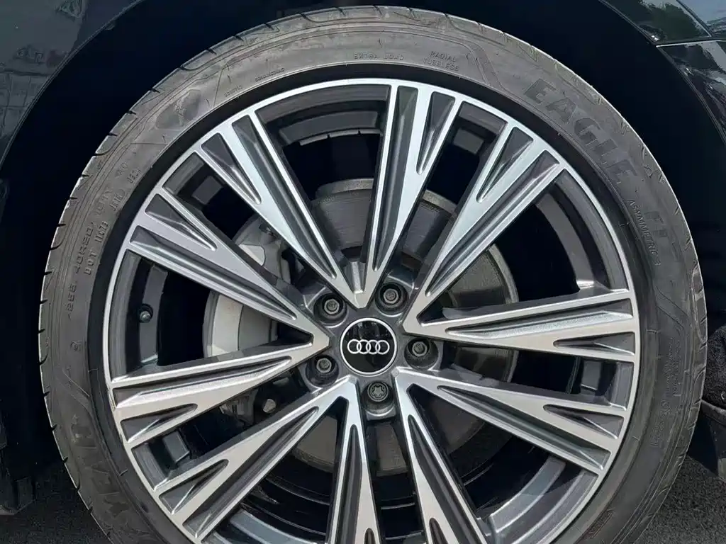 Audi A6L 2024 — фото 14