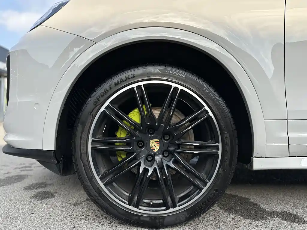 Porsche Cayenne 2015 — фото 17