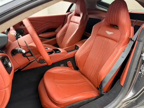 Aston Martin V8 Vantage 2018