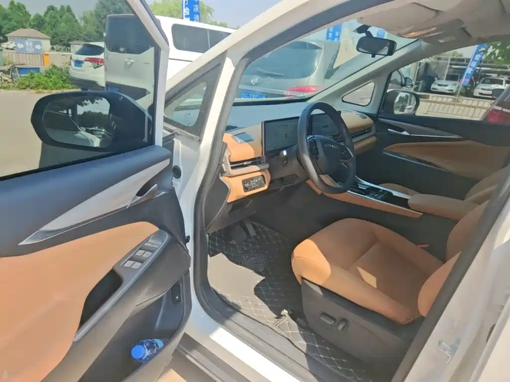 Maxus G50 PHEV 2025 — фото 16