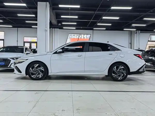 Hyundai Elantra 2023