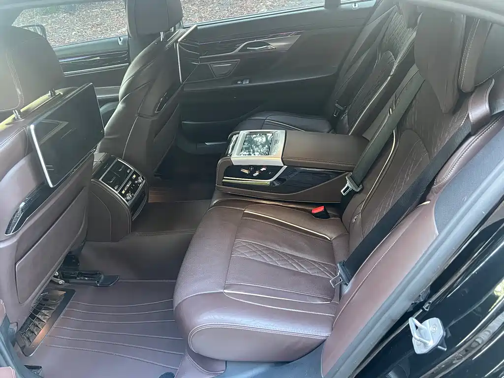 BMW 7 Series 2019 — фото 10