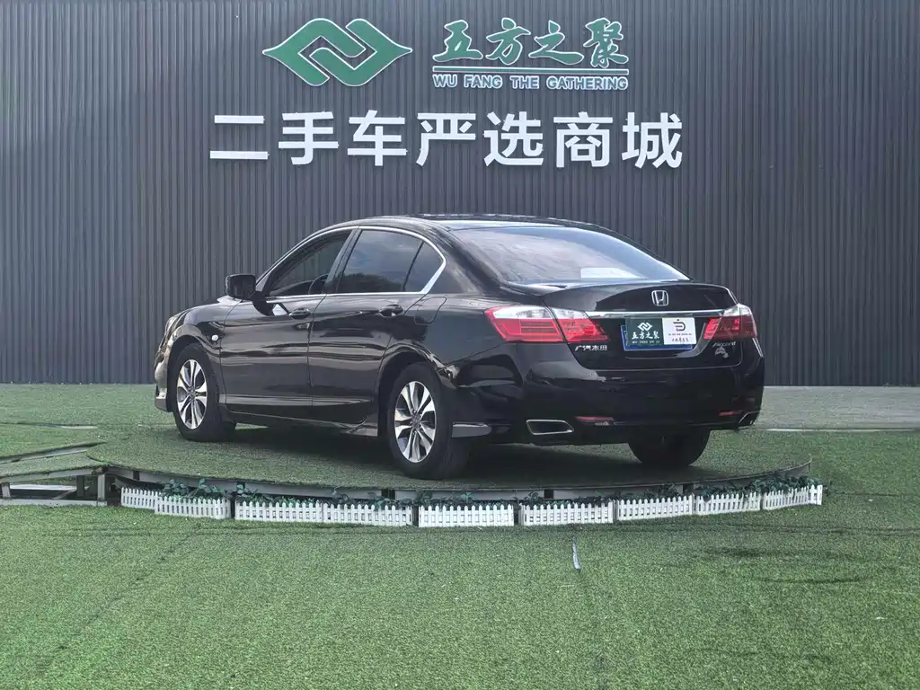 Honda Accord 2014 — фото 40