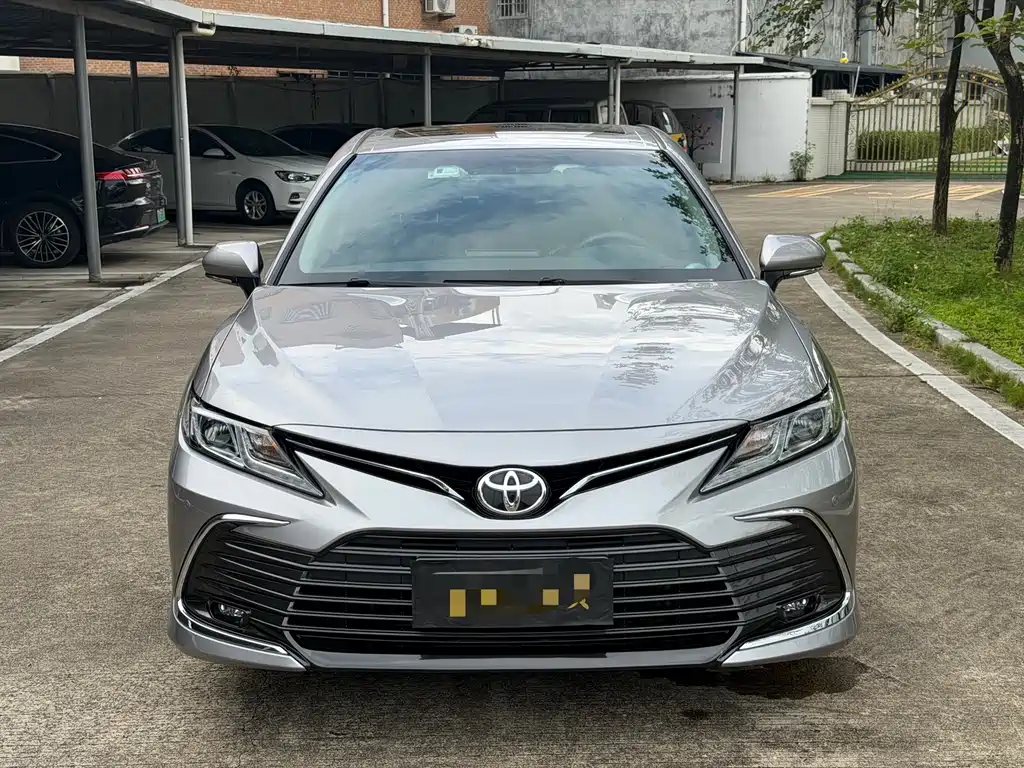 Toyota Camry 2022 — фото 2