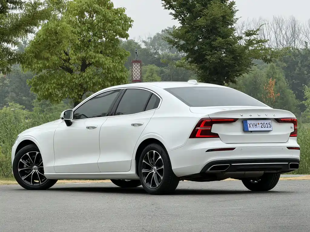 Volvo S60 2021 — фото 18