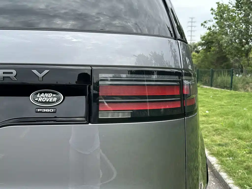 Land Rover Discovery 2023 — фото 20