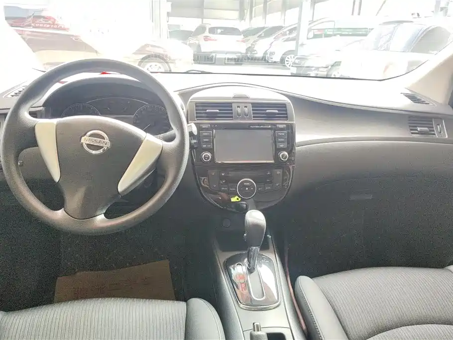 Nissan Tiida 2015 — фото 12