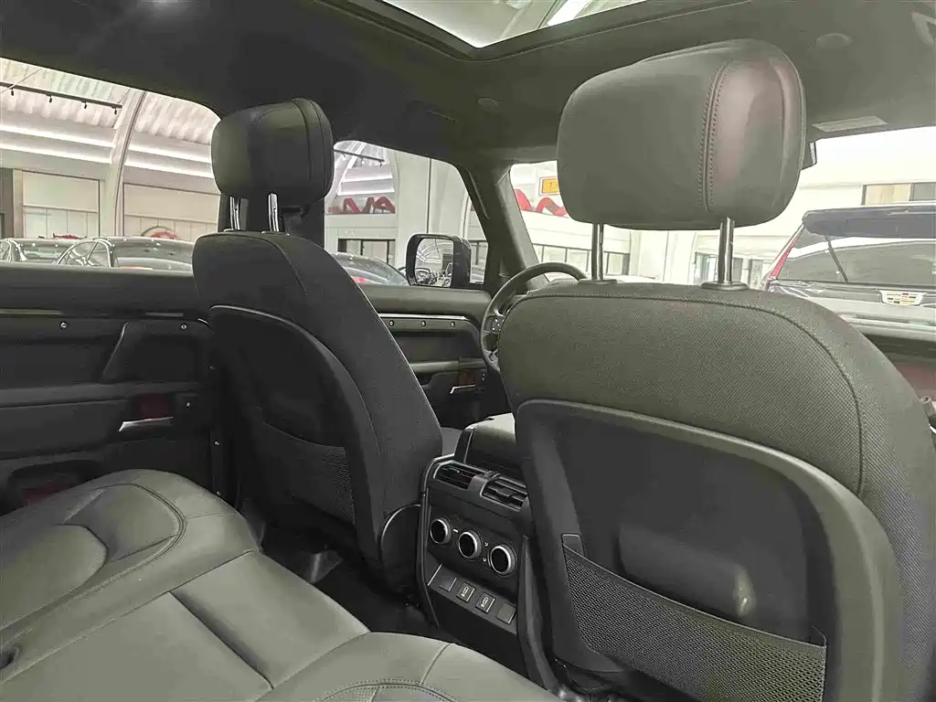 Land Rover Defender 2026 — фото 22
