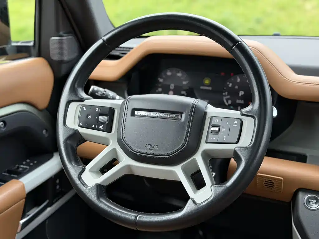Land Rover Defender 2023 — фото 9