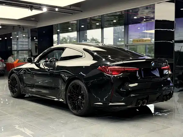 BMW M4 2025