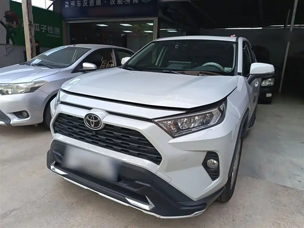 Toyota RAV4 2020 — фото 1