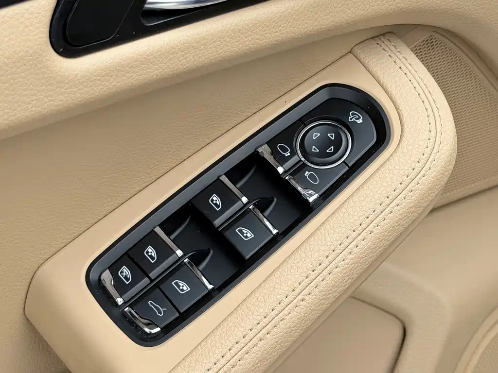 Porsche Macan 2016 — фото 17