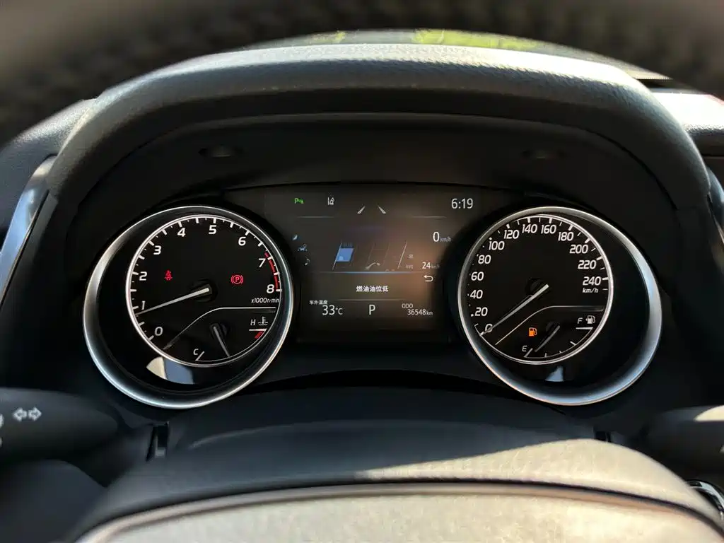 Toyota Camry 2023 — фото 11
