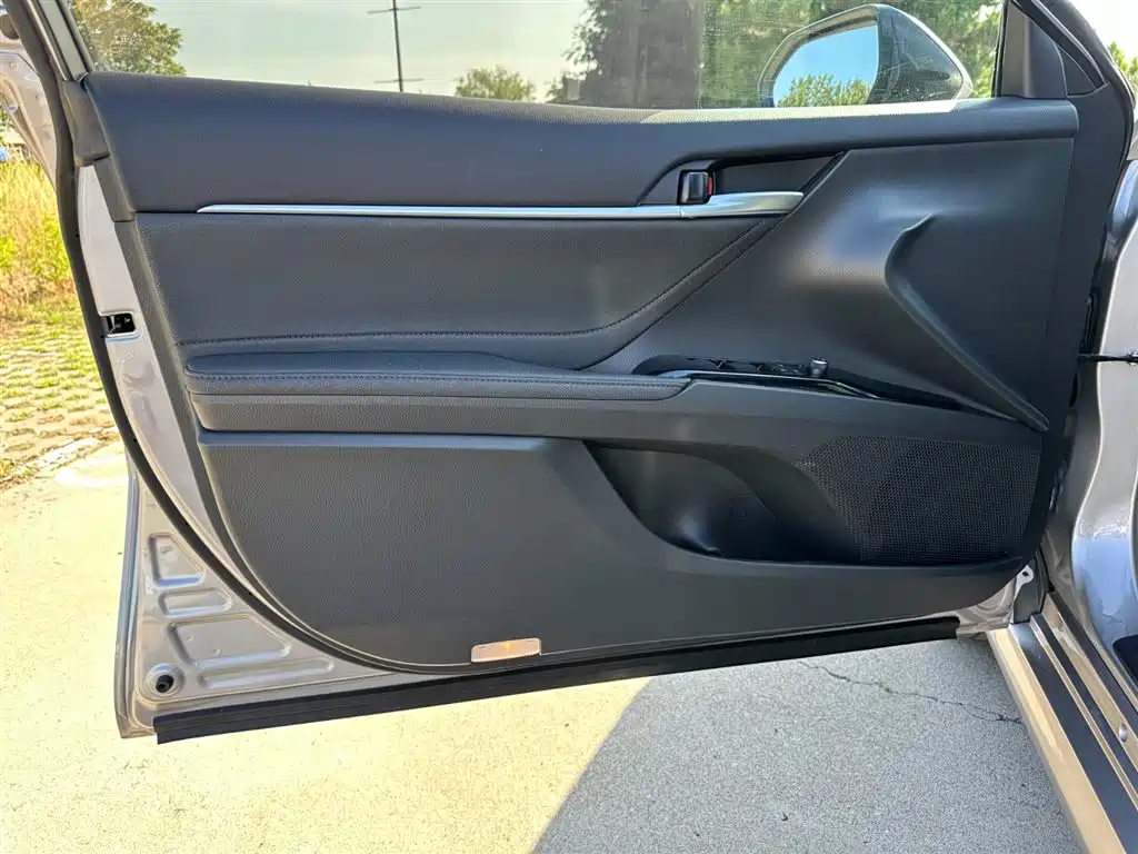 Toyota Camry 2023 — фото 13