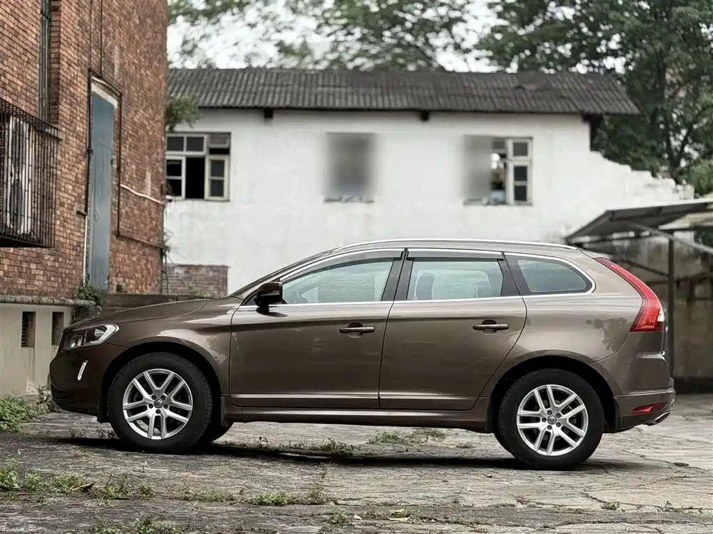 Volvo XC60 2017 — фото 17