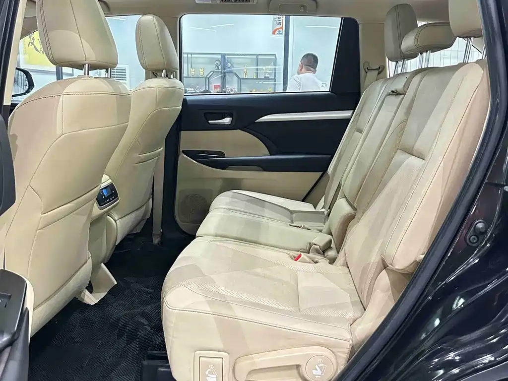 Toyota Highlander 2020 — фото 12