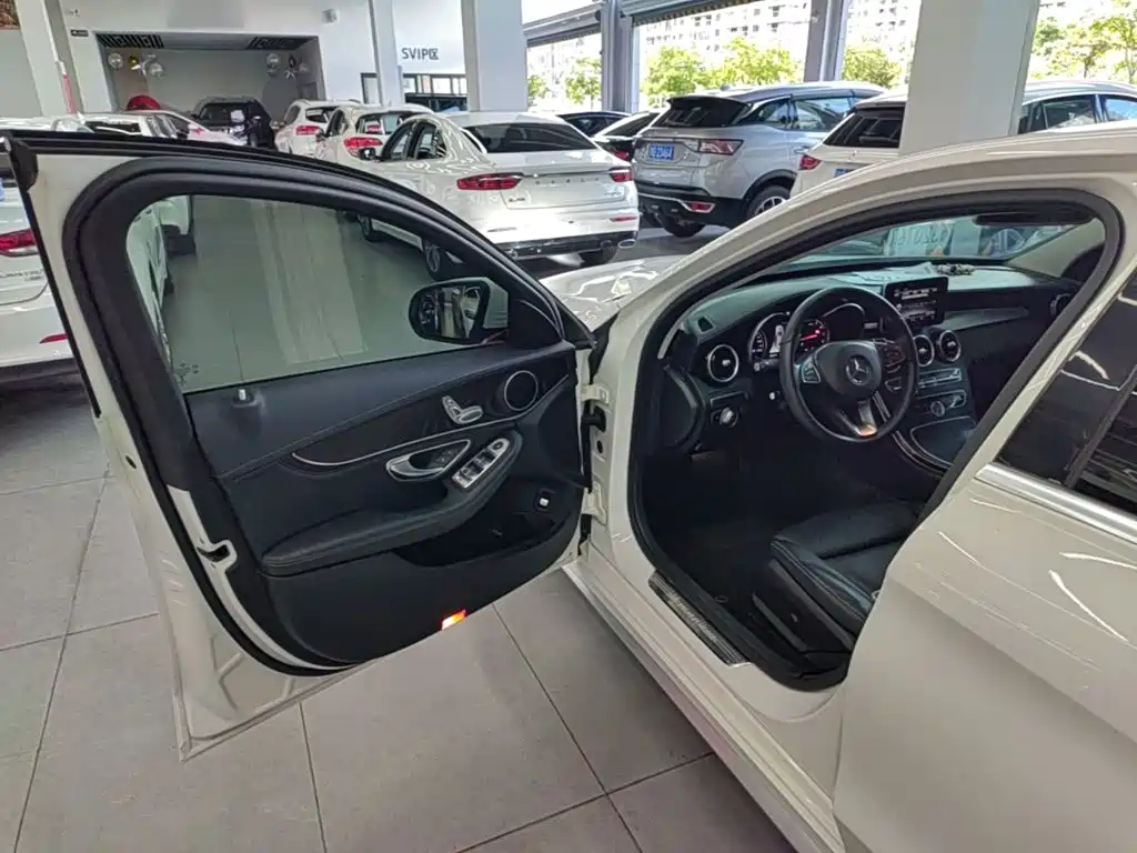 Mercedes-Benz C-Class 2018 — фото 16