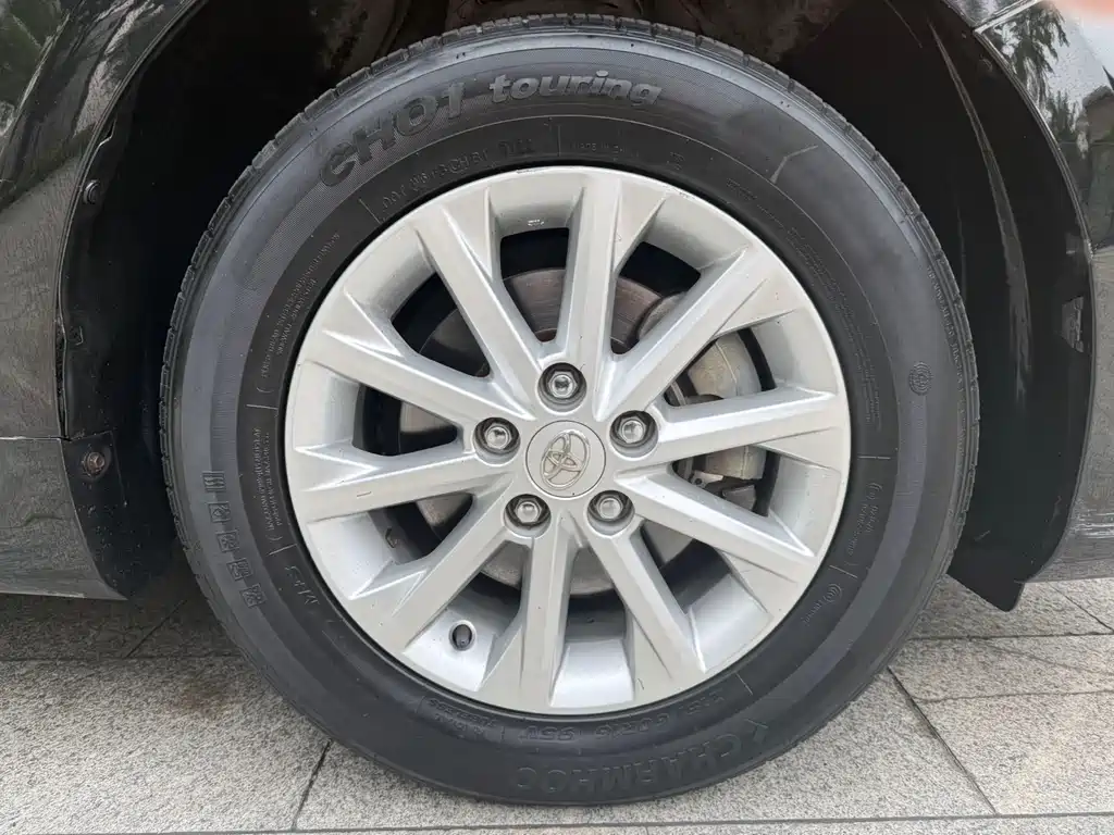 Toyota Camry 2016 — фото 18