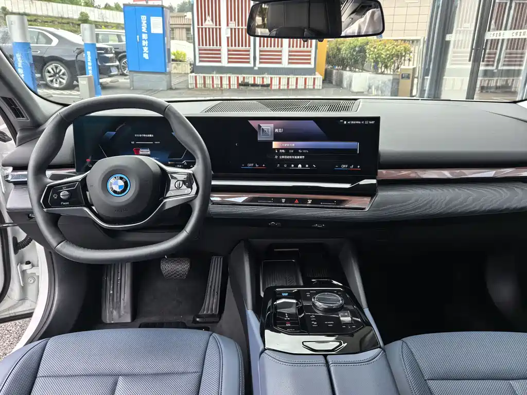 BMW i5 2025 — фото 8