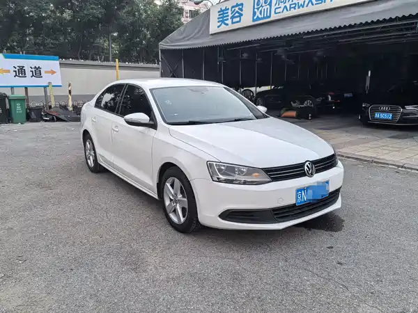 Volkswagen Sagitar 2013