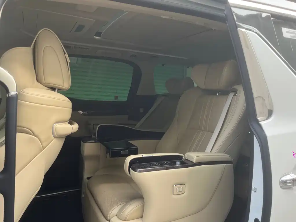 Toyota Vellfire 2023 — фото 8