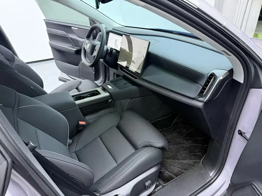 Volvo XC70 PHEV 2025