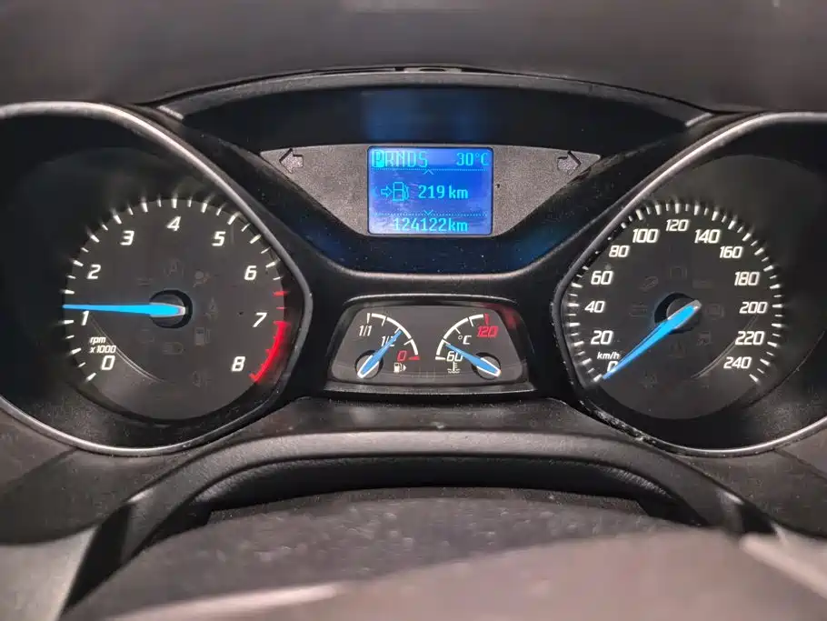 Ford Focus 2014 — фото 14