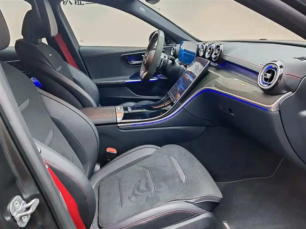 Mercedes-Benz C-Class AMG 2025 — фото 10