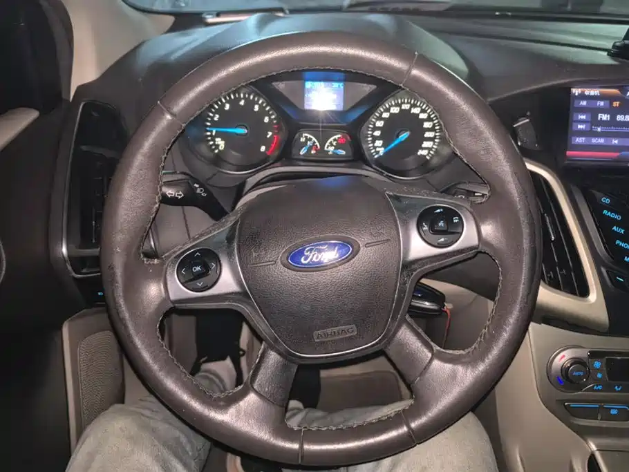 Ford Focus 2014 — фото 15