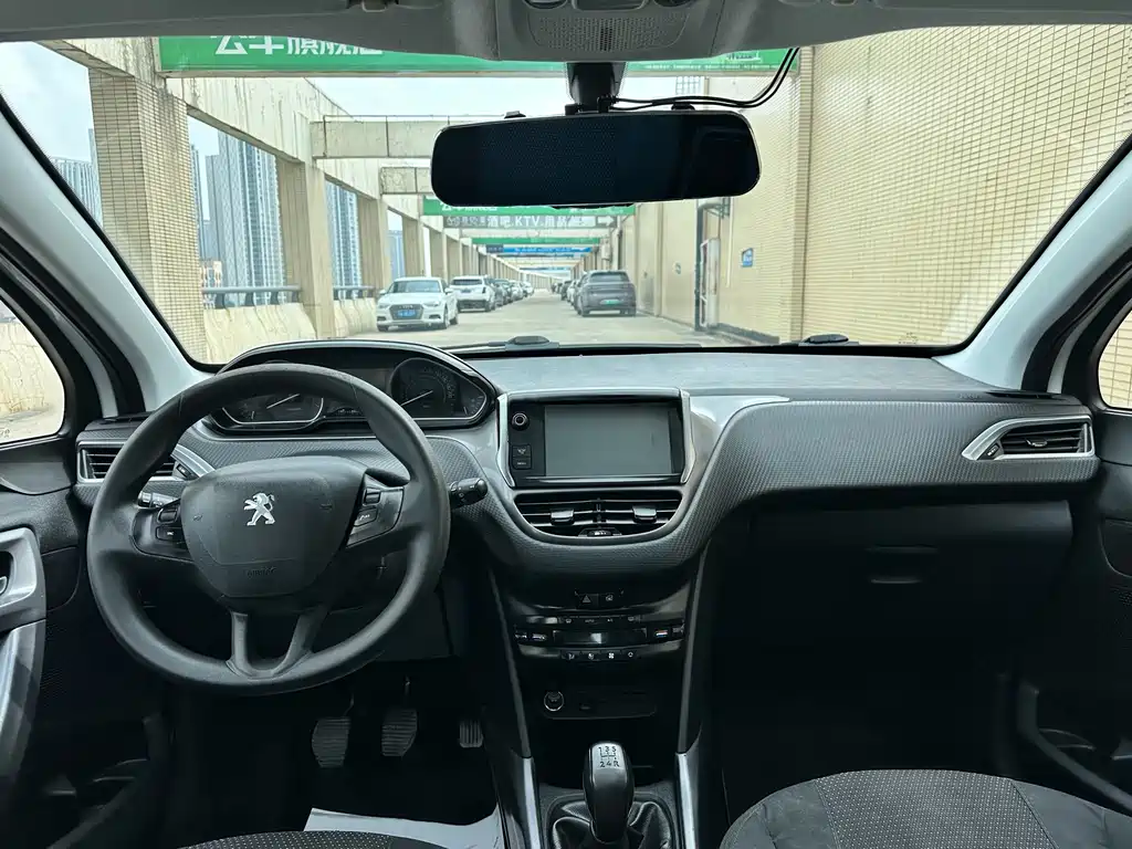 Peugeot 2008 2015 — фото 12