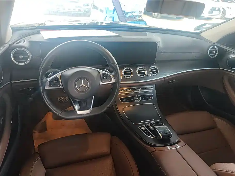 Mercedes-Benz E-Class 2018 — фото 12