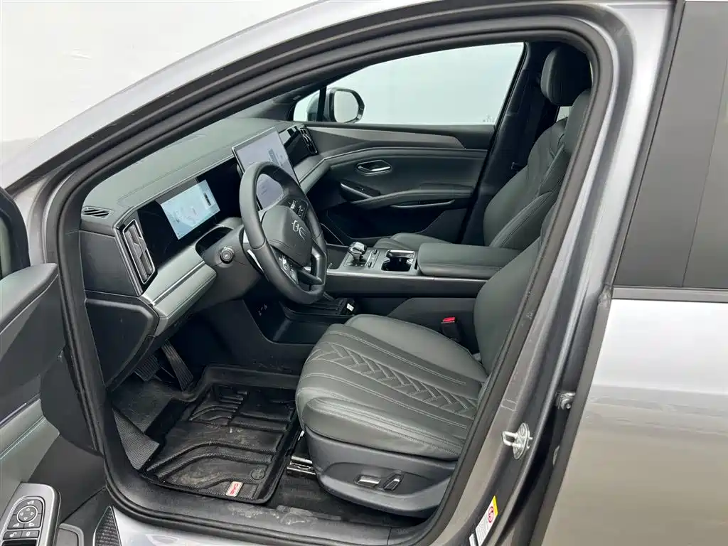BYD L DM-i 2025 — фото 7