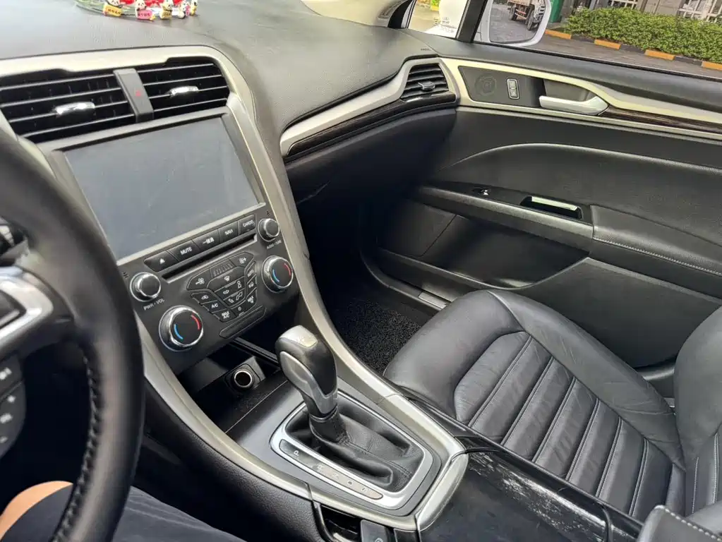 Ford Mondeo 2014 — фото 18