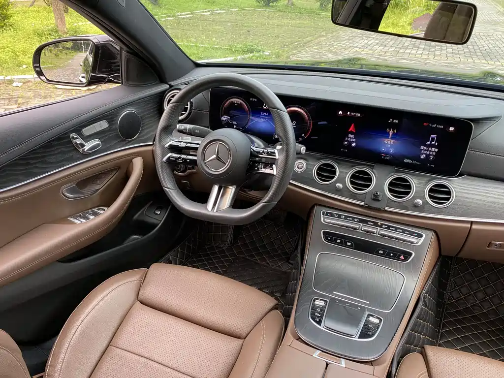 Mercedes-Benz E-Class 2022 — фото 12
