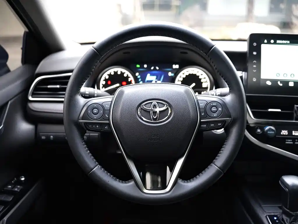 Toyota Camry 2020 — фото 13