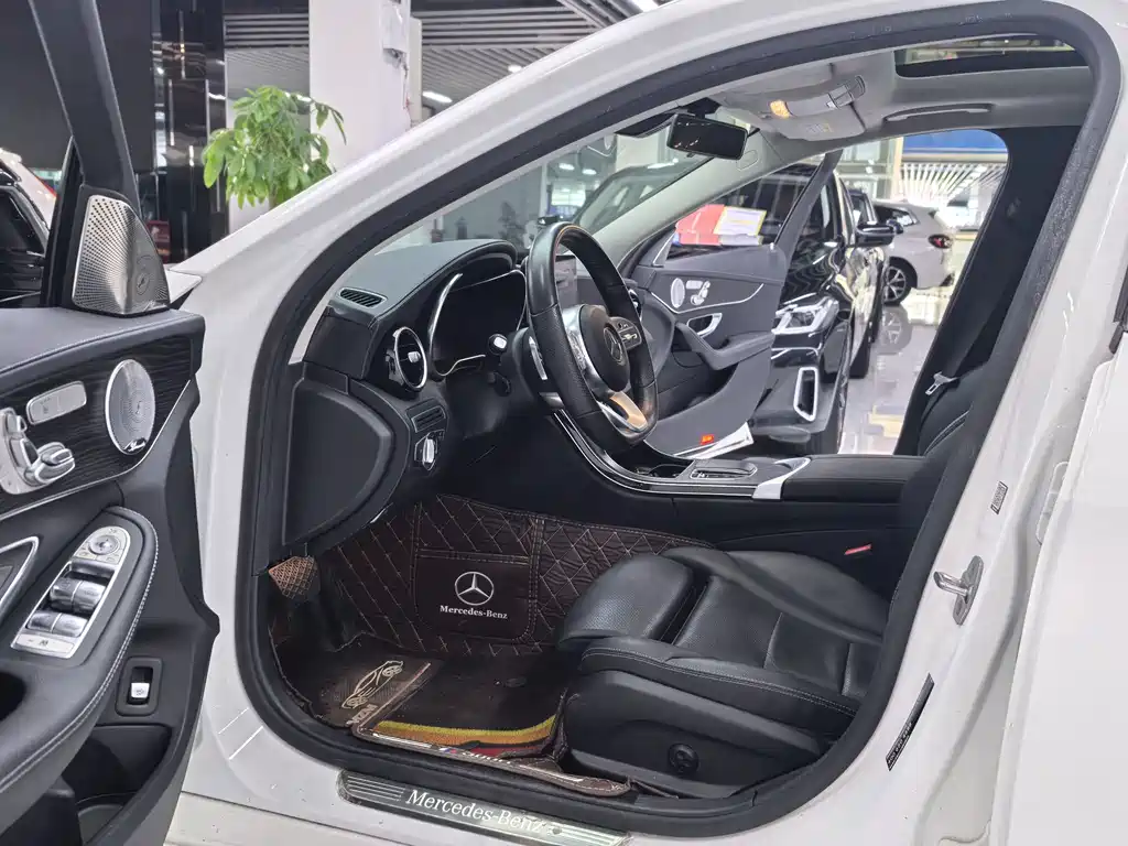 Mercedes-Benz C-Class 2021
