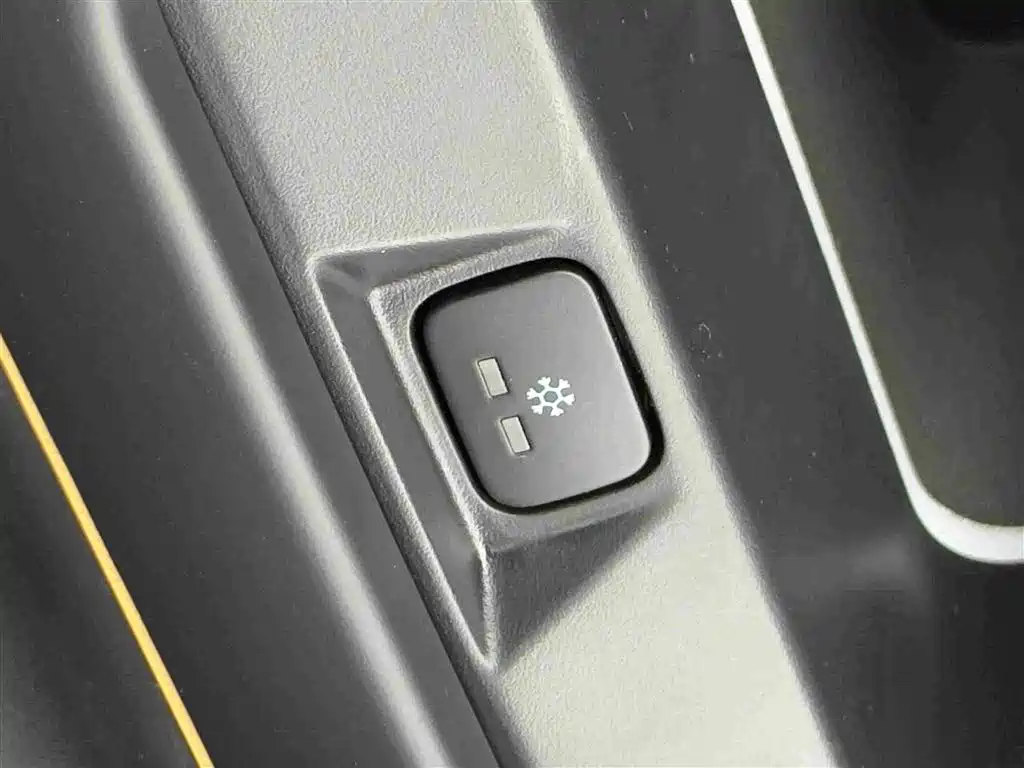 Land Rover Defender 2024 — фото 13