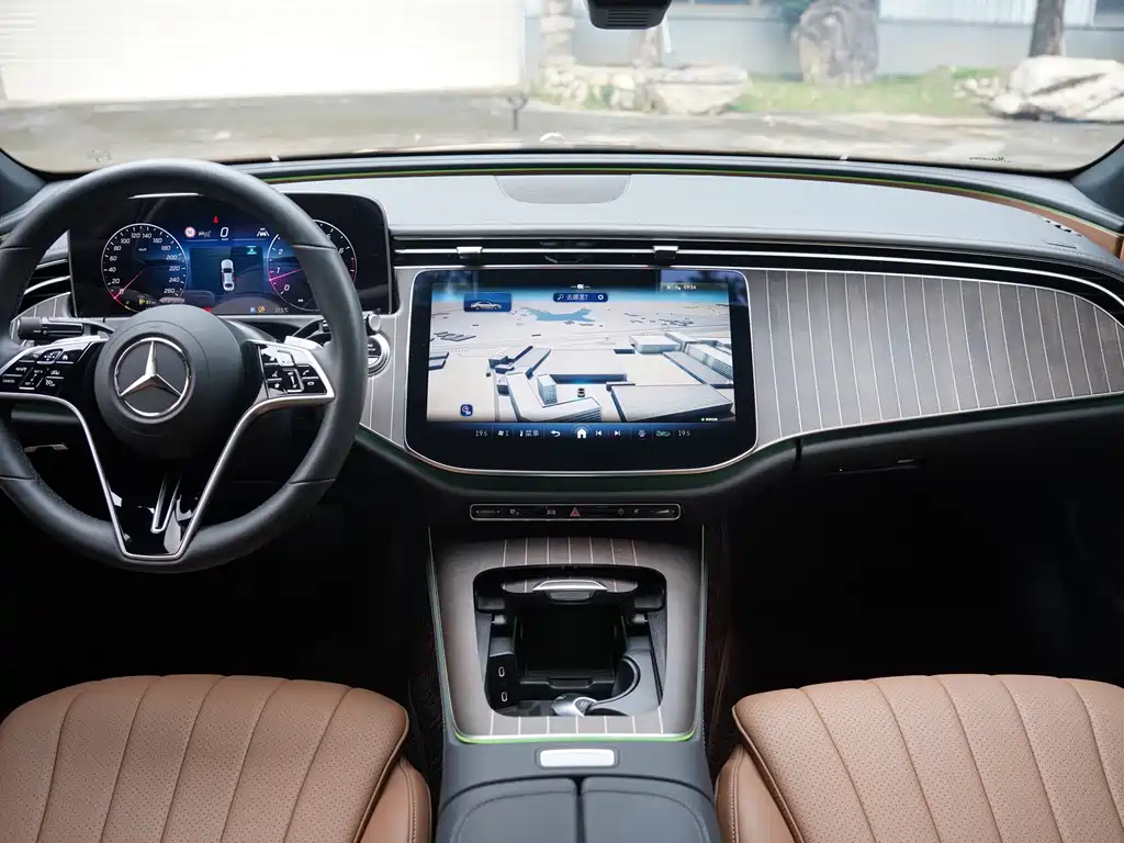 Mercedes-Benz E-Class 2024 — фото 17