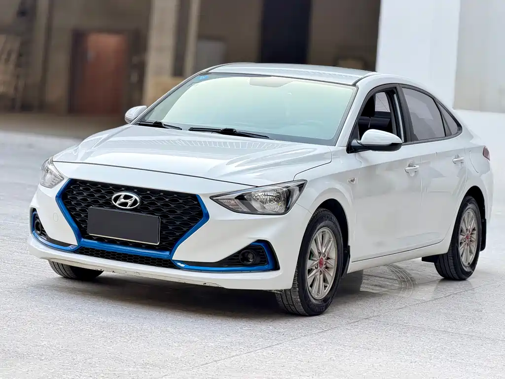Hyundai Elantra 2019 — фото 1