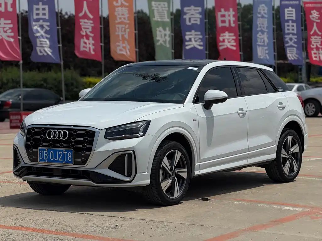 Audi Q2L 2022 — фото 1