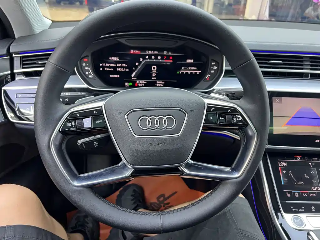 Audi A8 2022 — фото 15
