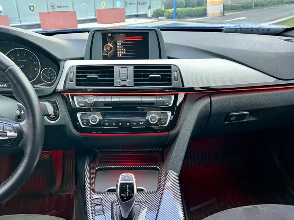 BMW 3 Series 2017 — фото 18