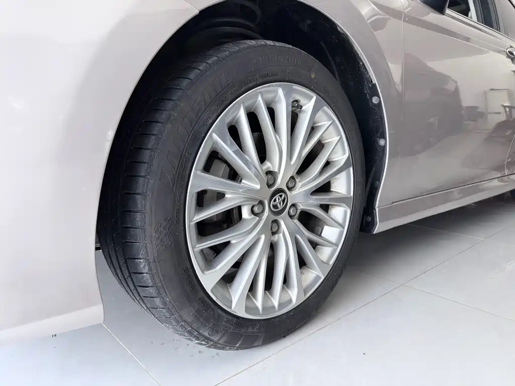 Toyota Camry 2020 — фото 13