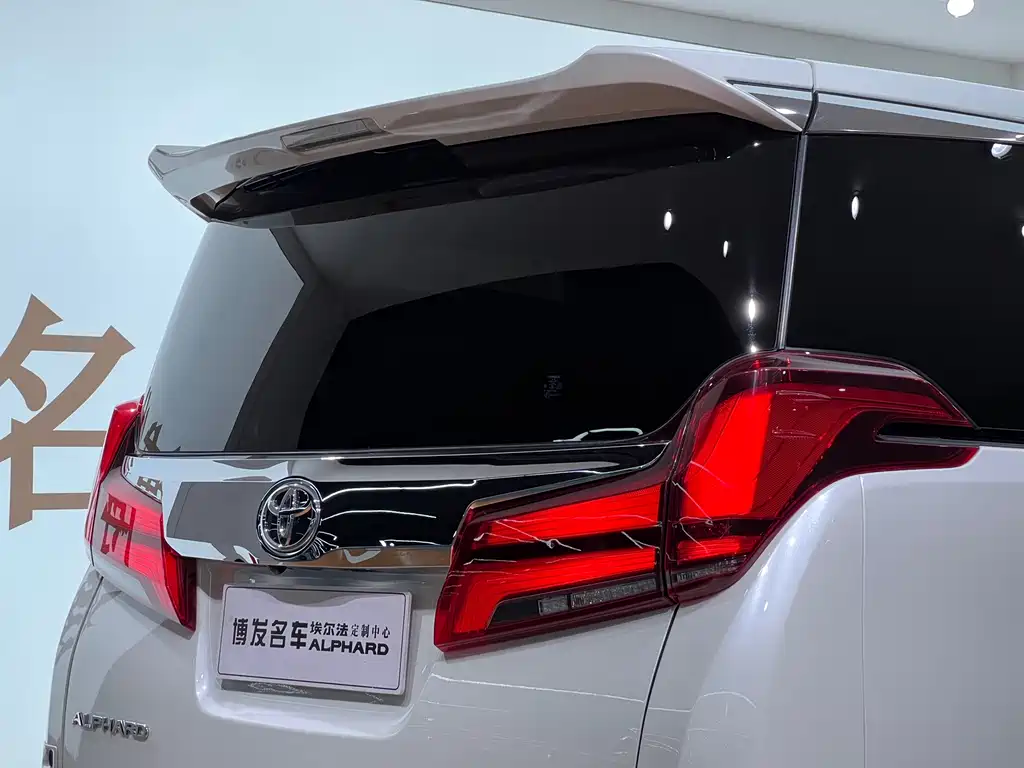 Toyota Alphard 2018 — фото 8