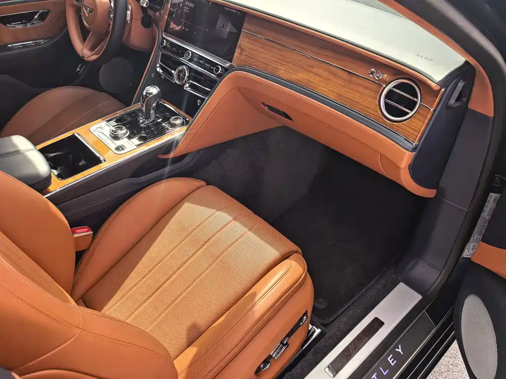 Bentley Flying Spur 2023 — фото 13